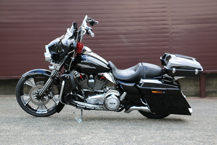 山口県下関市のCRAIZE MOTORCYCLE (クレイズモーターサイクル) のハーレー(Harley-Davidson)カスタム2012年式FLHXイメージ05